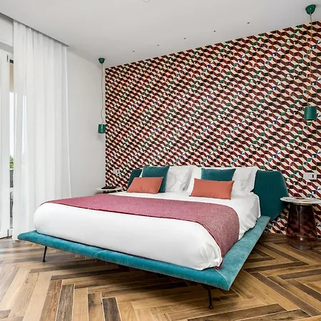 De Vivo Realty - Futura Funky